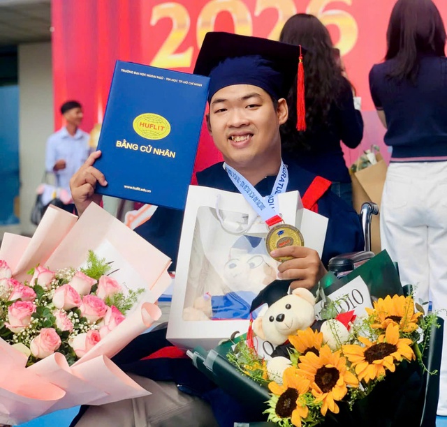 Xe lăn tr&ecirc;n bục vinh danh v&agrave; h&agrave;nh tr&igrave;nh 22 năm của mẹ c&oacute; con bại n&atilde;o - Ảnh 5.