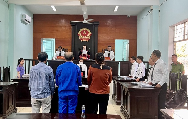 Tuyên án vụ “không chấp hành án dân sự, bị truy tố ra tòa” - Ảnh 1.