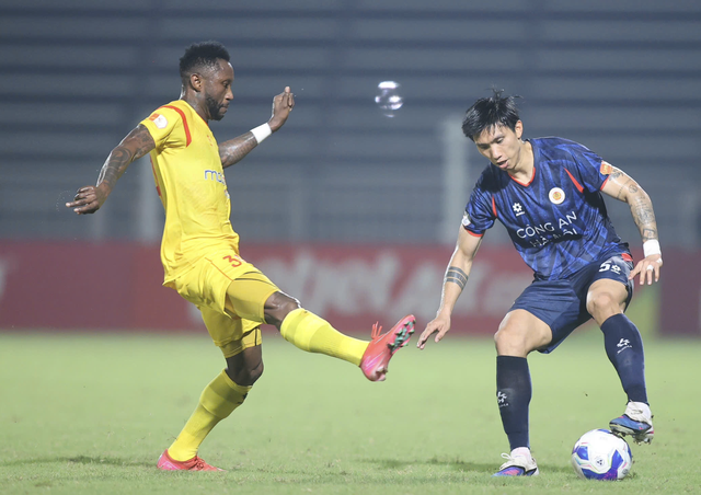 Đoàn Văn Hậu được HLV Polking khen hết lời, mọi ‘chuyện’ bỗng trở nên rất nhỏ - Ảnh 1. Đoàn Văn Hậu được HLV Polking khen hết lời, mọi ‘chuyện’ bỗng trở nên rất nhỏ - Ảnh 1.