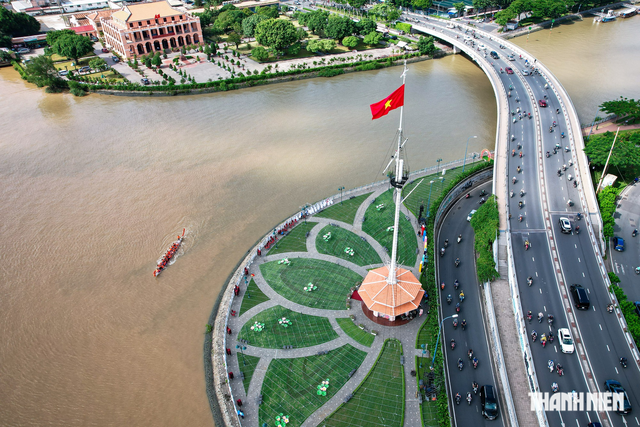 Cấm xe một số đường trung tâm TP.HCM từ tối 16.4: Người dân đi lại ra sao? - Ảnh 1.