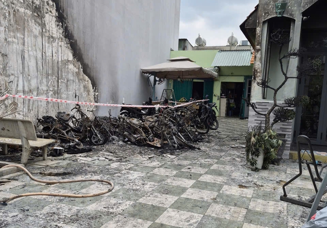 TP.HCM: Khẩn trương điều tra vụ ch&aacute;y nhiều xe m&aacute;y tại nh&agrave; d&acirc;n - Ảnh 2.
