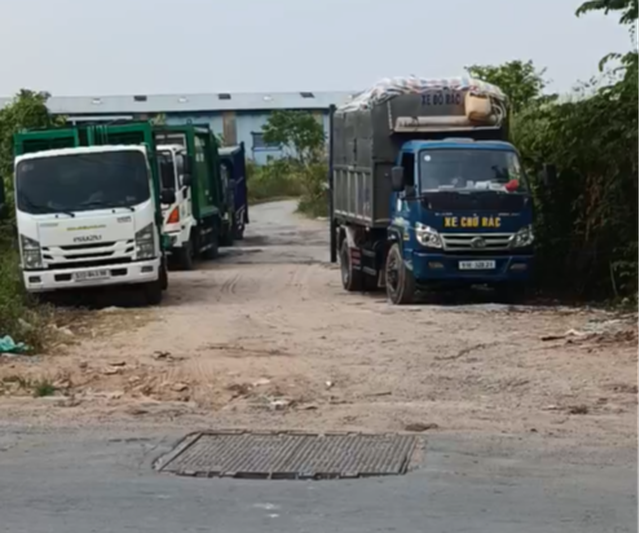 Trạm &eacute;p r&aacute;c B&igrave;nh Ch&aacute;nh chậm giải tỏa, người thu gom r&aacute;c d&acirc;n sinh khốn khổ - Ảnh 2.