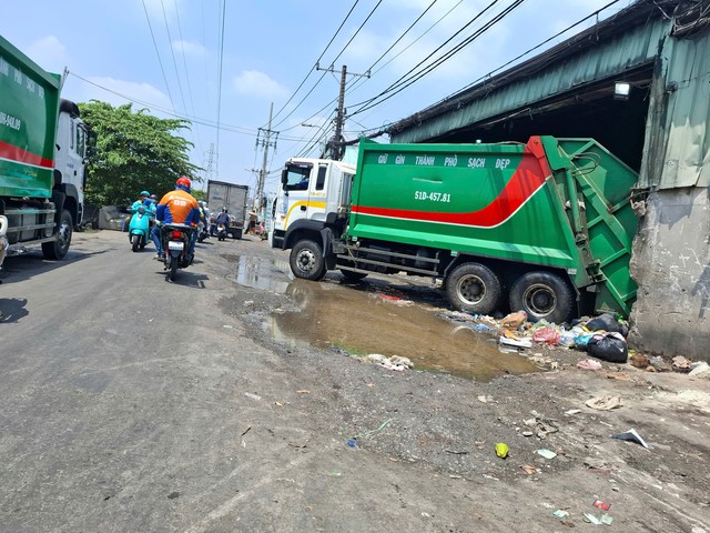 Những trạm trung chuyển r&aacute;c g&acirc;y &ocirc; nhiễm- Ảnh 1.