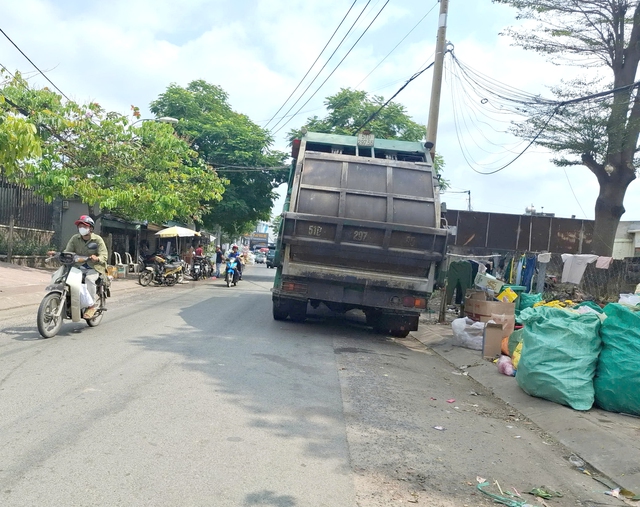 Những trạm trung chuyển r&aacute;c g&acirc;y &ocirc; nhiễm- Ảnh 2.