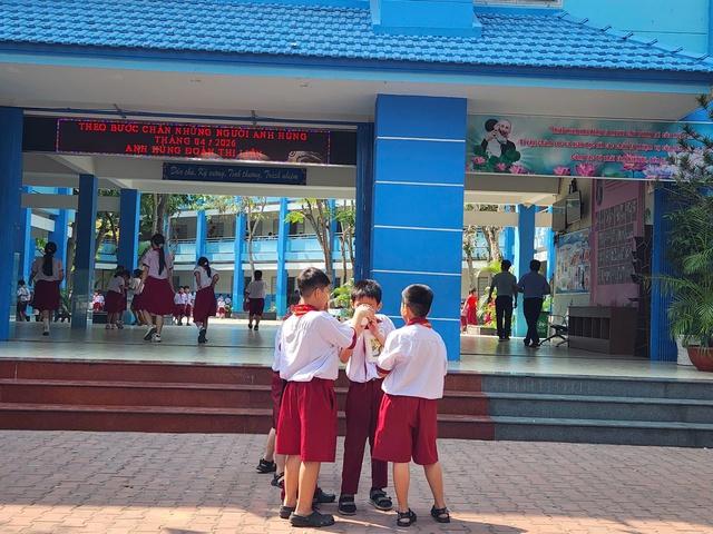 Sáng nay còn 107 học sinh Trường Bình Quới Tây, TP.HCM nghỉ học - Ảnh 2.