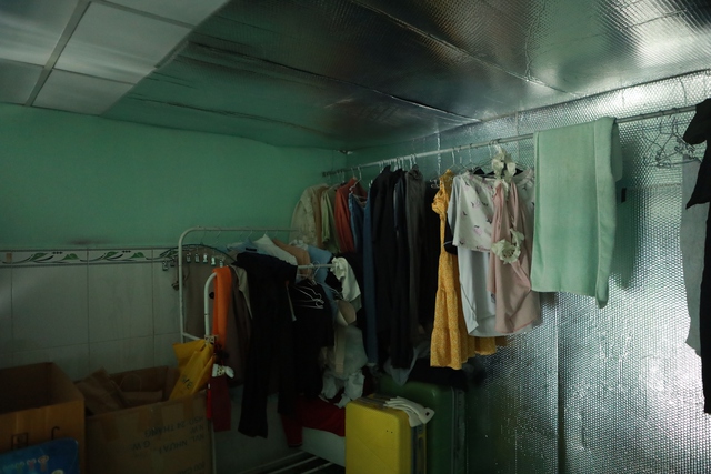 Đủ kiểu chống n&oacute;ng "vượt kh&oacute;" của người d&acirc;n ở c&aacute;c khu nh&agrave; trọ - Ảnh 3.