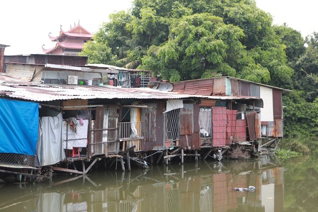 Đủ kiểu chống n&oacute;ng "vượt kh&oacute;" của người d&acirc;n ở c&aacute;c khu nh&agrave; trọ - Ảnh 5.