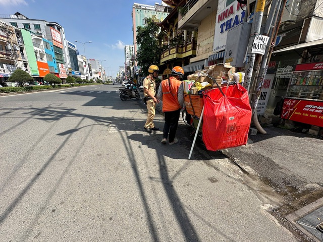 Shipper, tài xế công nghệ dễ bị CSGT TP.HCM thổi phạt vì những lỗi ít ai ngờ - Ảnh 2.