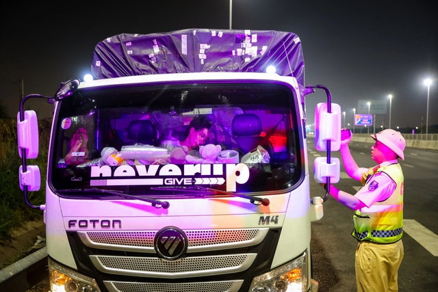 Mối nguy dừng xe trên cao tốc: Tai nạn không đến từ một phía- Ảnh 1. Mối nguy dừng xe trên cao tốc: Tai nạn không đến từ một phía- Ảnh 1.