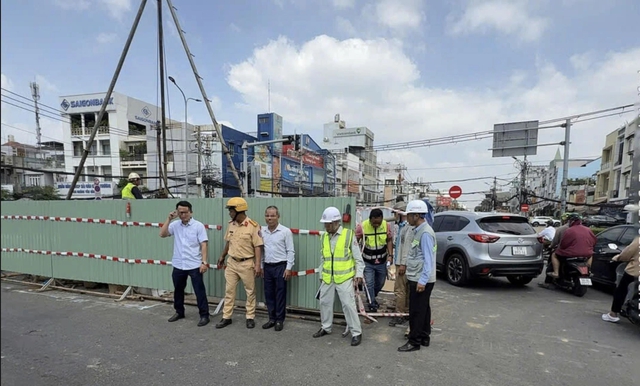 CSGT TP.HCM phạt đơn vị thi c&ocirc;ng metro cản trở giao th&ocirc;ng tại ng&atilde; tư Bảy Hiền - Ảnh 1.