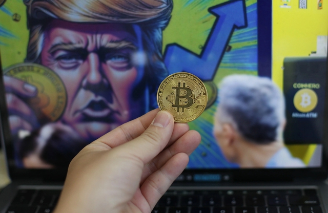 Giá Bitcoin hôm nay 13.4.2026: BTC sập sau tin Mỹ phong tỏa eo biển Hormuz - Ảnh 1.