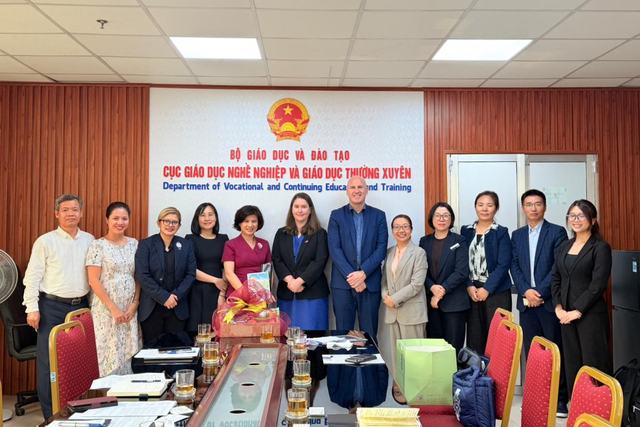 Hai nước n&oacute;i tiếng Anh nới quy định l&agrave;m việc cho du học sinh - Ảnh 2.