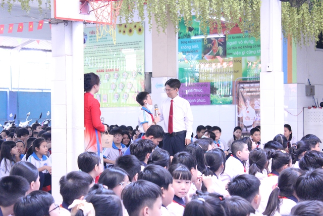 B&aacute;c sĩ dặn học sinh 5 điều cần l&agrave;m trước khi ăn, tr&aacute;nh ngộ độc thực phẩm - Ảnh 2.