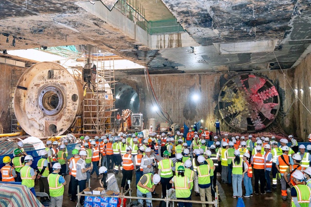 Nối thông toàn bộ hầm ngầm tuyến metro Nhổn - ga Hà Nội- Ảnh 1. Nối thông toàn bộ hầm ngầm tuyến metro Nhổn - ga Hà Nội- Ảnh 1.