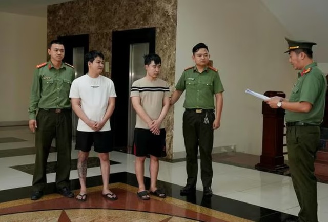 Bắt 4 bị can dùng thủ đoạn 'đổi sim' để chiếm đoạt hàng chục tỉ đồng- Ảnh 2. Bắt 4 bị can dùng thủ đoạn 'đổi sim' để chiếm đoạt hàng chục tỉ đồng- Ảnh 2.