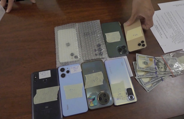 Bắt nhóm 3 đối tượng chuyên trộm cắp tài sản du khách ở bãi biển Nha Trang - Ảnh 2.