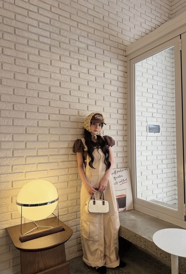 Quần yếm thoải mái cho nàng tinh nghịch xuống phố - Ảnh 1.