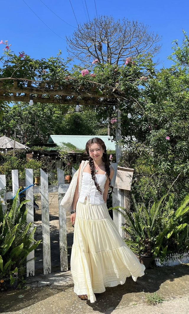 Bản phối vàng và trắng rạng rỡ cho mùa hè tươi mới 2026 - Ảnh 2. Bản phối vàng và trắng rạng rỡ cho mùa hè tươi mới 2026 - Ảnh 2.