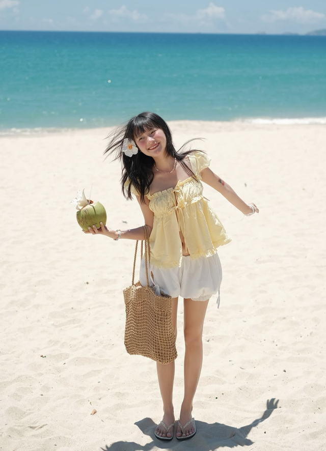 Bản phối vàng và trắng rạng rỡ cho mùa hè tươi mới 2026 - Ảnh 4. Bản phối vàng và trắng rạng rỡ cho mùa hè tươi mới 2026 - Ảnh 4.