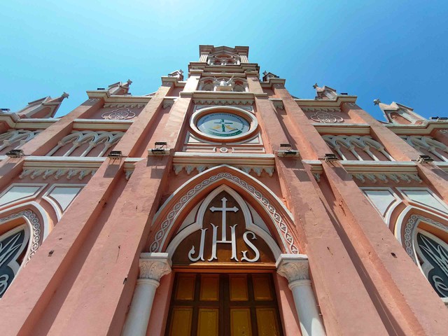 Nhà thờ Con Gà - biểu tượng hồng giữa lòng Đà Nẵng- Ảnh 4. Nhà thờ Con Gà - biểu tượng hồng giữa lòng Đà Nẵng- Ảnh 4.