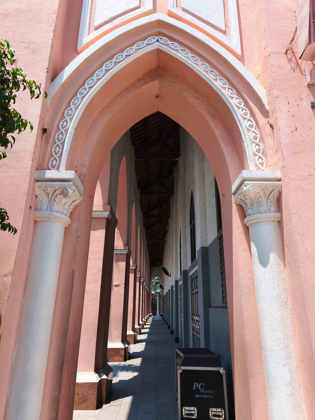 Nhà thờ Con Gà - biểu tượng hồng giữa lòng Đà Nẵng- Ảnh 5. Nhà thờ Con Gà - biểu tượng hồng giữa lòng Đà Nẵng- Ảnh 5.