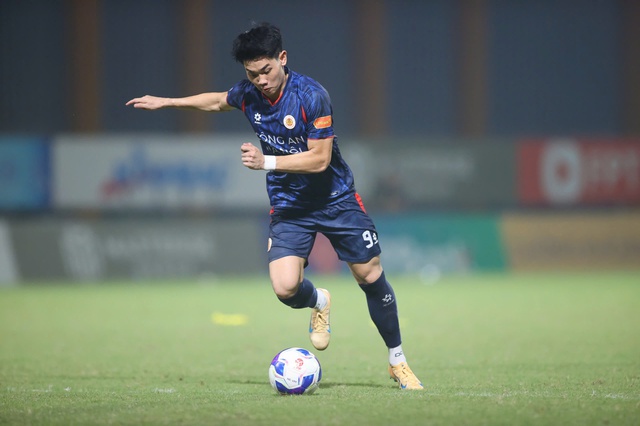 Kh&aacute;c biệt lớn giữa 2 ứng vi&ecirc;n v&ocirc; địch- Ảnh 1.