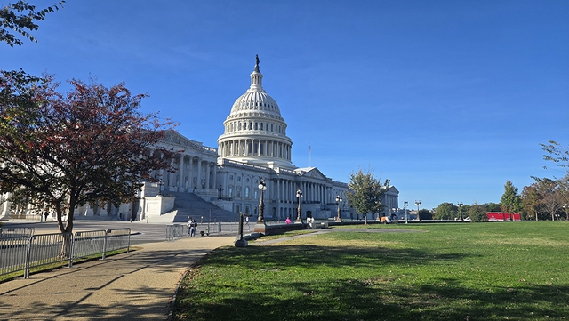 Hạ viện Mỹ chấn động v&igrave; b&ecirc; bối trước bầu cử - Ảnh 1.