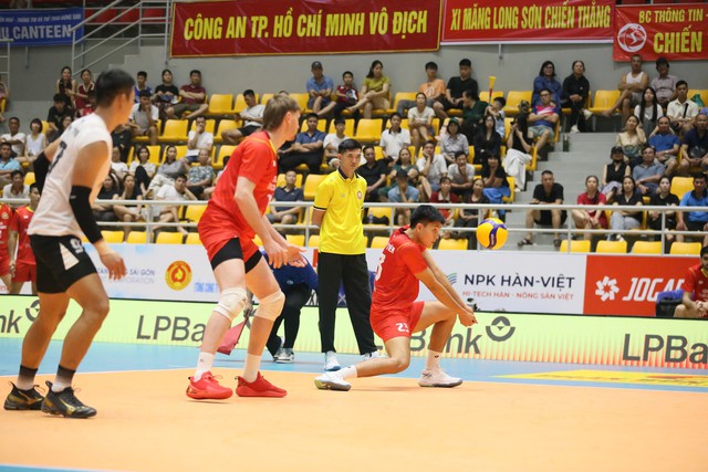 Nóng bỏng bảng xếp hạng giải bóng chuyền vô địch quốc gia hôm nay: Nhiều bất ngờ- Ảnh 3. Nóng bỏng bảng xếp hạng giải bóng chuyền vô địch quốc gia hôm nay: Nhiều bất ngờ- Ảnh 3.