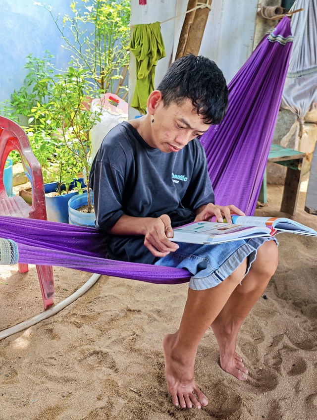 Lan tỏa trên mạng xã hội: Nghị lực của chàng trai khuyết tật - Ảnh 3.