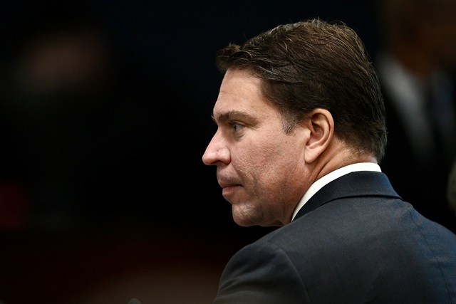 Mỹ bắt cựu l&atilde;nh đạo t&igrave;nh b&aacute;o Brazil đ&agrave;o tẩu - Ảnh 1.