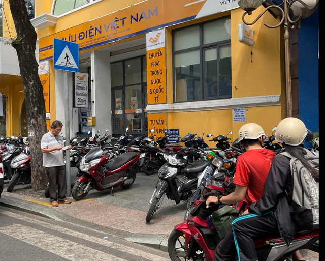 Chọn bãi gửi xe hay chọn bích họa giữa trung tâm TP.HCM?- Ảnh 3. Chọn bãi gửi xe hay chọn bích họa giữa trung tâm TP.HCM?- Ảnh 3.