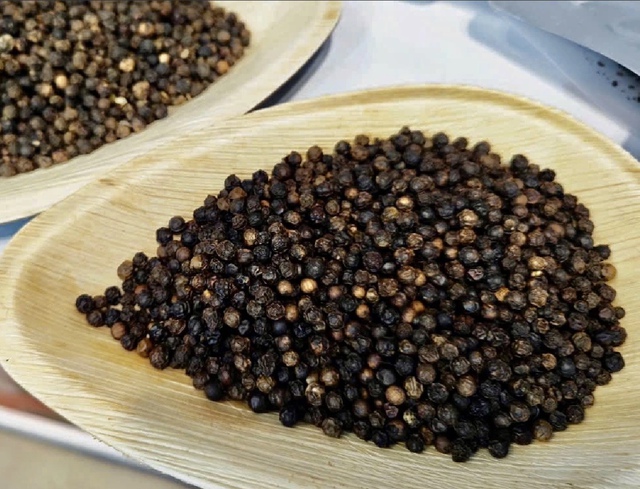 Xuất 20 container hồ tiêu doanh nghiệp thiệt hại 600.000 USD, vì sao?
- Ảnh 1. Xuất 20 container hồ tiêu doanh nghiệp thiệt hại 600.000 USD, vì sao?
- Ảnh 1.