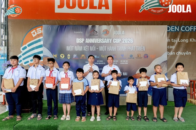 Thi đấu pickleball để giúp đỡ học sinh khó khăn, niềm vui lan tỏa ở Hàng Gòn - Ảnh 1.