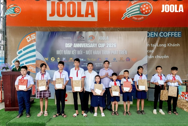 Thi đấu pickleball để giúp đỡ học sinh khó khăn, niềm vui lan tỏa ở Hàng Gòn - Ảnh 2.