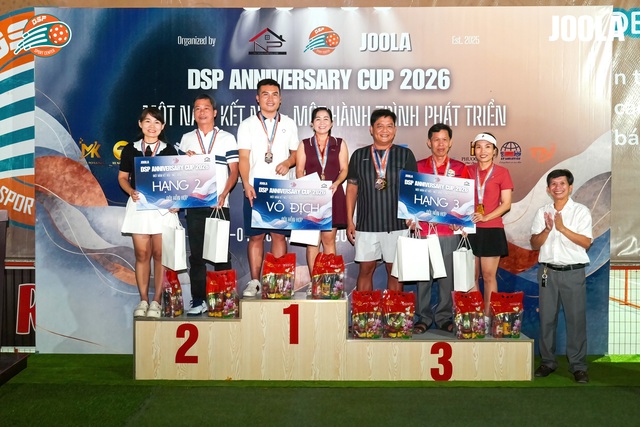 Thi đấu pickleball để giúp đỡ học sinh khó khăn, niềm vui lan tỏa ở Hàng Gòn - Ảnh 9.