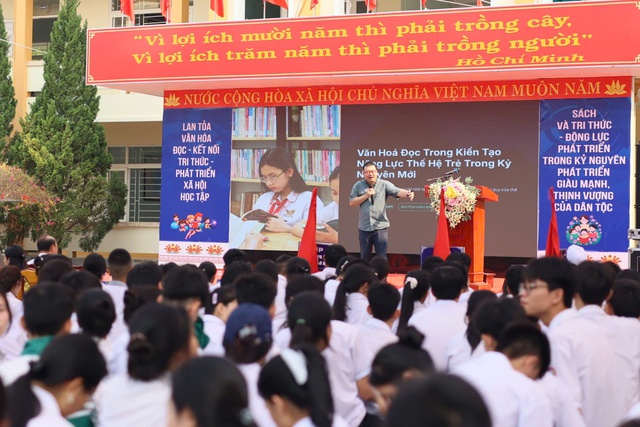 Học sinh Quảng Trị s&ocirc;i nổi hưởng ứng Ng&agrave;y S&aacute;ch v&agrave; Văn h&oacute;a đọc 2026 - Ảnh 2.