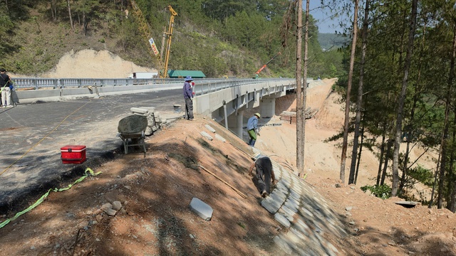 Cầu cạn đèo Mimosa Đà Lạt trước ngày thông xe - Ảnh 2.