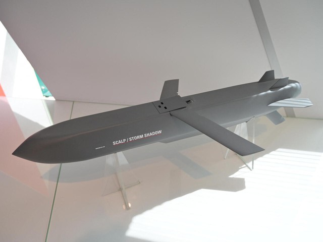 Chiến sự Ukraine ng&agrave;y 1.511: Nga c&ograve;n v&agrave;i km kiểm so&aacute;t trọn Donbass - Ảnh 2.