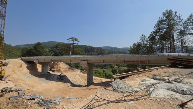 Cầu cạn đèo Mimosa Đà Lạt trước ngày thông xe - Ảnh 6.