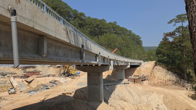 Cầu cạn đèo Mimosa Đà Lạt trước ngày thông xe - Ảnh 4.