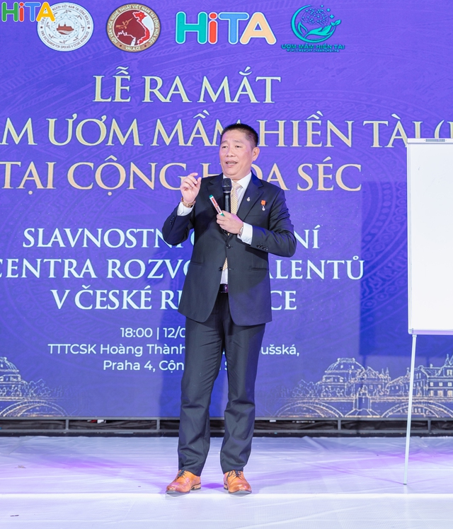 Kỷ lục gia thế giới Nguyễn Ph&ugrave;ng Phong đưa 'Ươm mầm hiền t&agrave;i" đến CH S&eacute;c - Ảnh 3.