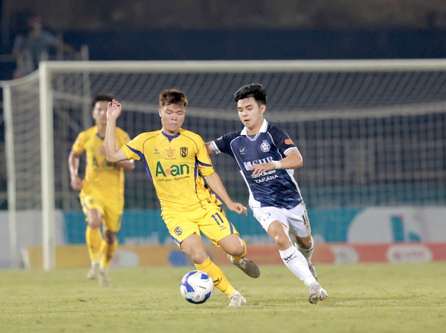 HLV Văn Sỹ Sơn tự h&agrave;o SLNA: Tại sao chọn cột mốc 28 điểm để trụ hạng? - Ảnh 3.