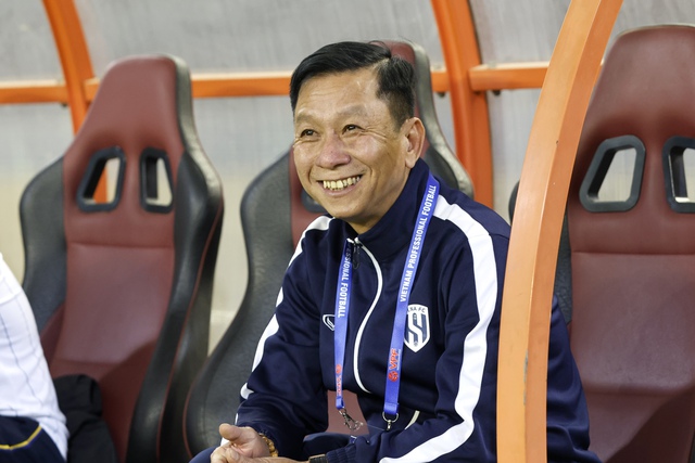HLV Văn Sỹ Sơn tự h&agrave;o SLNA: Tại sao chọn cột mốc 28 điểm để trụ hạng? - Ảnh 1.