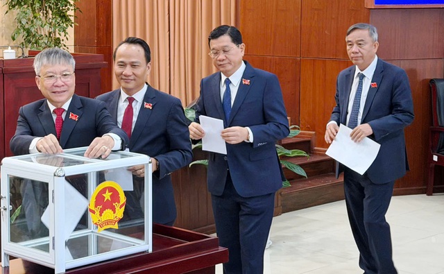 Ông Nguyễn Đức Dũng tái đắc cử Chủ tịch HĐND thành phố Đà Nẵng- Ảnh 2. Ông Nguyễn Đức Dũng tái đắc cử Chủ tịch HĐND thành phố Đà Nẵng- Ảnh 2.