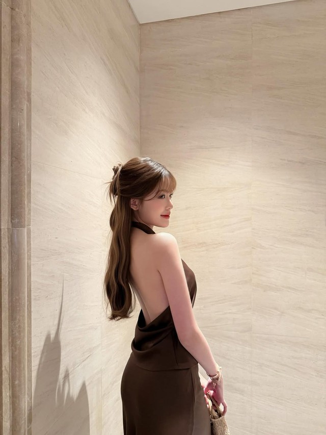 Gây thương nhớ ngày hè với đầm hở lưng- Ảnh 1.