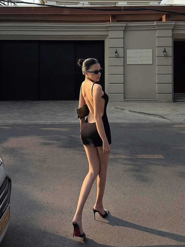 Gây thương nhớ ngày hè với đầm hở lưng- Ảnh 2.