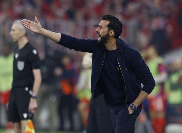 HLV Real Madrid v&agrave; cầu thủ 'c&ocirc;ng k&iacute;ch' trọng t&agrave;i dữ dội, Chủ tịch Perez l&agrave;m điều hiếm gặp- Ảnh 3.