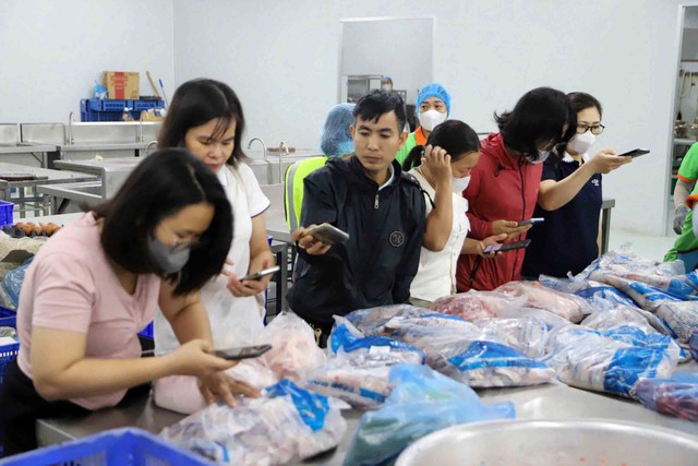 Bất an khi lựa chọn nh&agrave; thầu phục vụ bữa ăn b&aacute;n tr&uacute; - Ảnh 1.