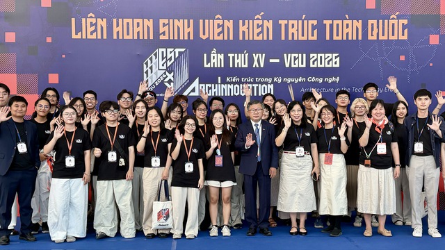 Ph&oacute; chủ tịch thường trực UBND TP.HCM dự li&ecirc;n hoan sinh vi&ecirc;n kiến tr&uacute;c to&agrave;n quốc - Ảnh 1.