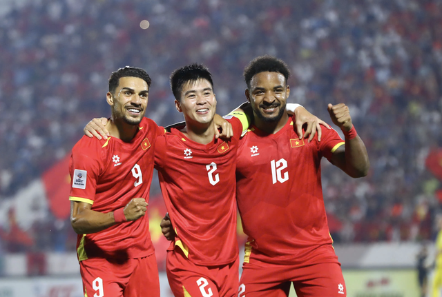 Hậu vệ trẻ thất thế ở đội tuyển Việt Nam: Cuộc đua qu&aacute; khắc nghiệt - Ảnh 1.